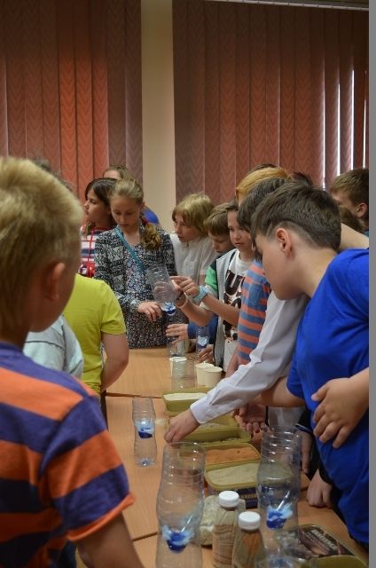 Jaunie ģeologi un vides zinātnieki noslēguši savu pirmo ekspedīciju Zemgalē, popularizējot Latvijas dzīļu vērtības 