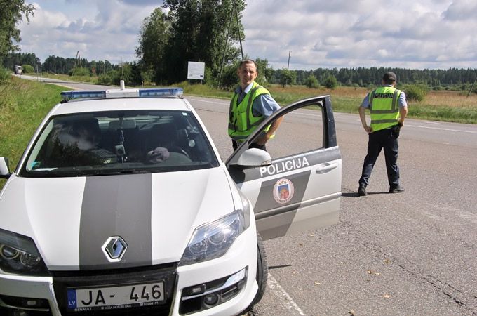 Līgo dienā reģistrēti 40 ceļu satiksmes negadījumi; reibumā pieķerti 23 šoferi