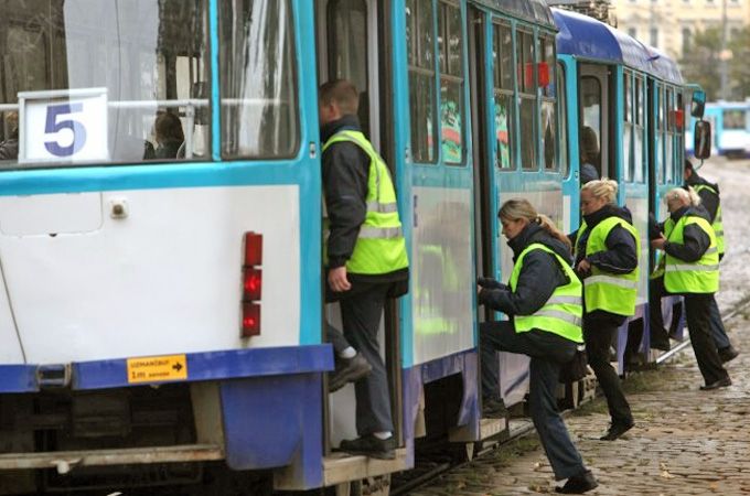 Valsts kontrole: Rīgas sabiedriskā transporta tarifs ir nepamatoti paaugstināts