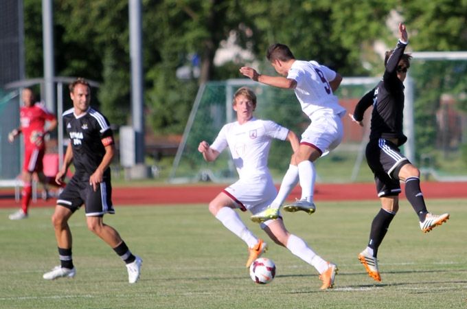 Futbols. Savā laukumā «Jelgava» zaudē norvēģu «Rosenborg» divreiz pieklājīgāk nekā viesos – 0:2 (ar foto)