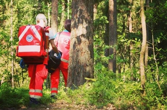 Zemgalē pārkarst dārzā, smagi apdedzinās, lecot traumē mugurkaulu un nonāk slimnīcā kukaiņu kodumu dēļ