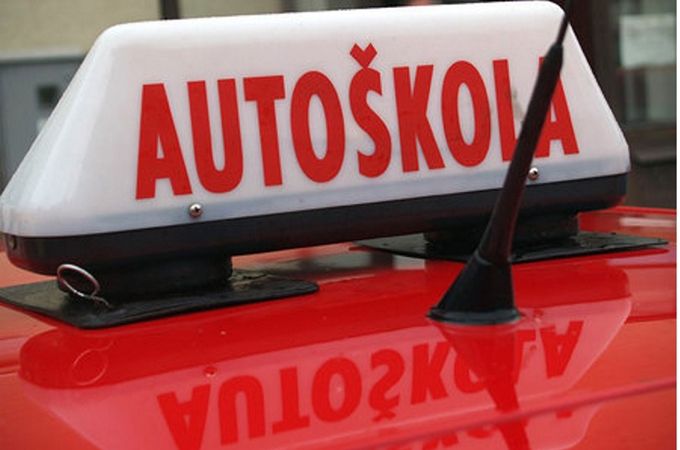 Septiņu mēnešu laikā septiņām autoskolām atņemtas mācību kartes; vienā gadījumā iesaistīta policija 