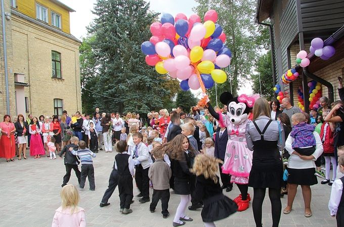 Pats pirmais septembris jaunajai Svētes pamatskolas pirmsskolas ēkai (ar foto)