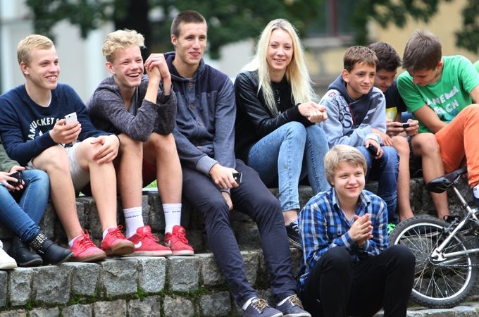 Dzeja Raiņa parkā nolasīta. Šovakar Dzejas dienu kulminācija