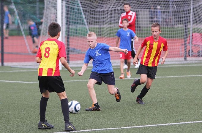 Futbols. Skolēnu spartakiādes sacensībās jaunākajā grupā uzvar 6. vidusskola