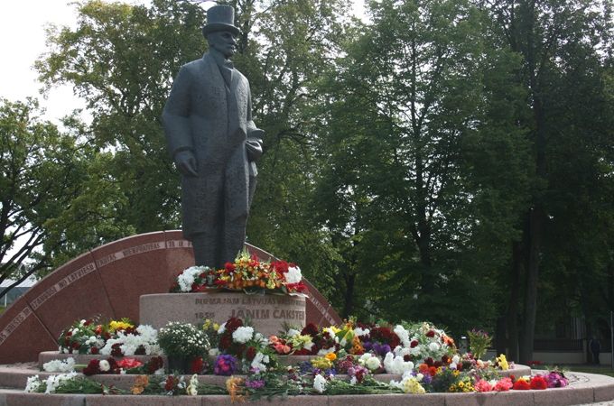 Atzīmē pirmā prezidenta Jāņa Čakstes 155. dzimšanas dienu