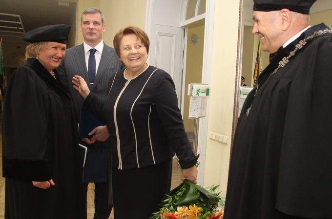 Inaugurācijas runās figurē bioekonomika, Kārlis Ulmanis, vāji sagatavotie studenti un noplukusī pils fasāde