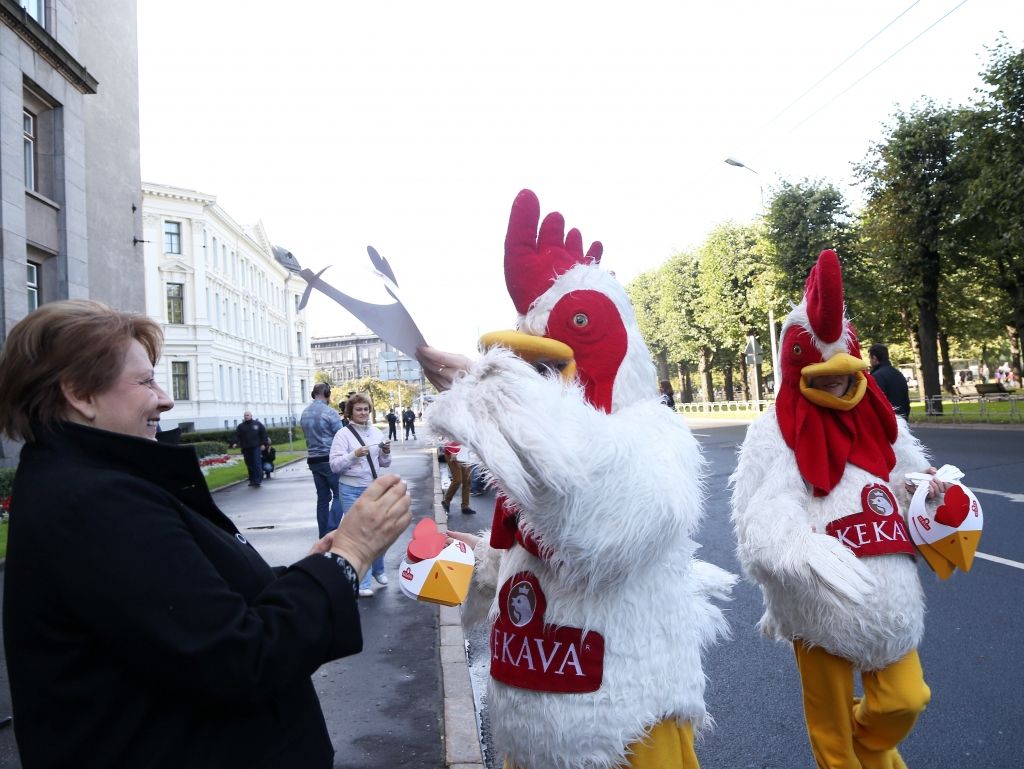 Latvijas labumu parāde pulcē vairākus simtus dalībnieku