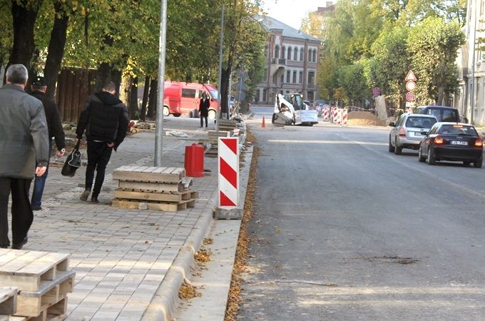 Pie stacijas būs vēl viens aplis; tiek asfaltētas vairākas ielas