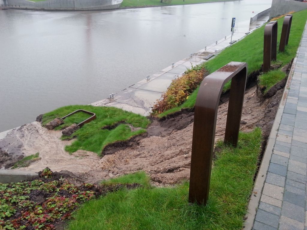 FOTO: Lietusūdeņi posta Driksas promenādi