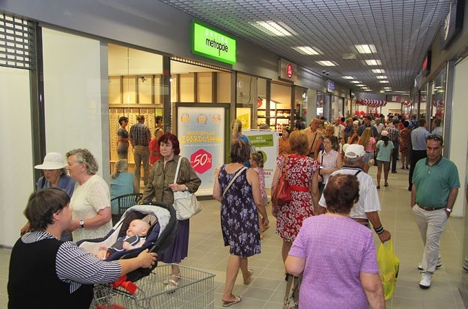 Latvijas Pasts «RAF centrā» atklās trešo modernas koncepcijas pasta nodaļu, slēdzot nodaļu «Vivo centrā»