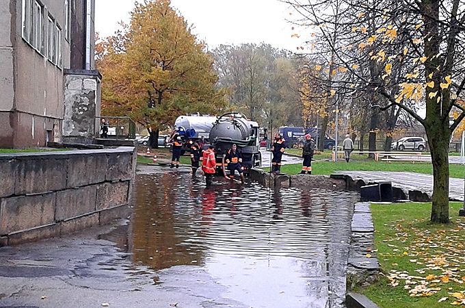 Lietus liek domāt par skolu drošību