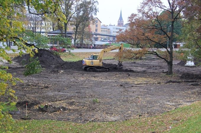 Notriec riteņbraucēju, apzog topošo Pasta salas stāvlaukumu, novadā aiznes metāla žogu un armatūras stieņus