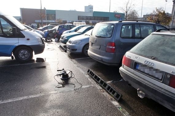 Lai izskaustu «saulītes» «Rimi» stāvlaukumā, ierīko atdures barjeras