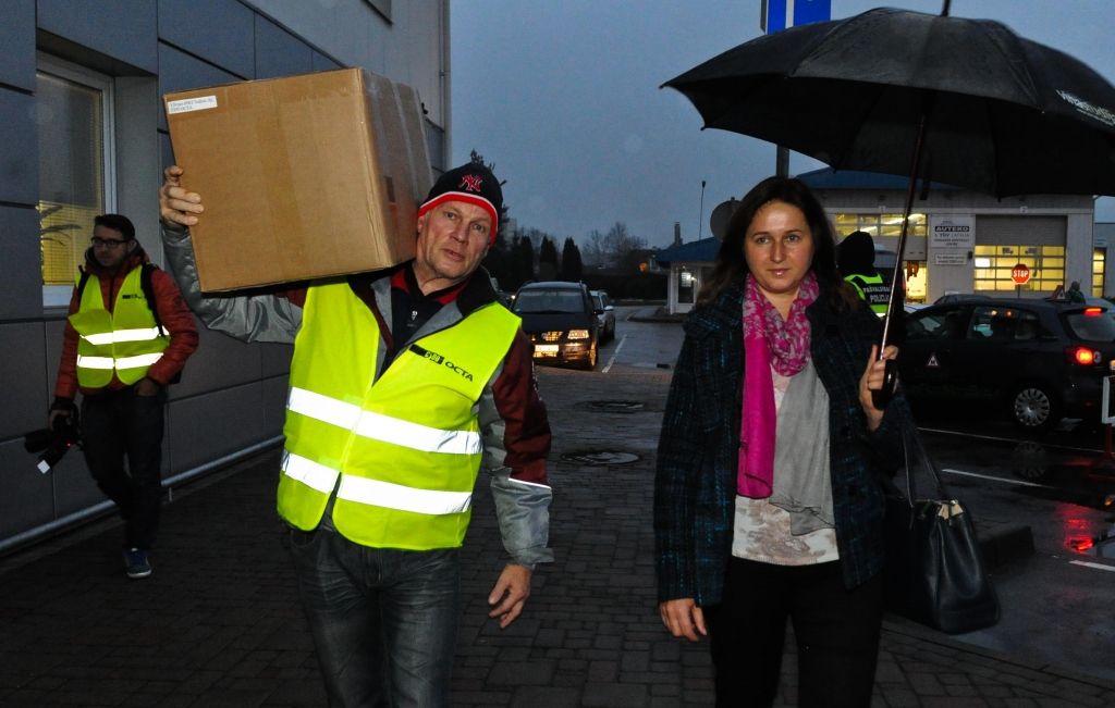 Palīdz būt redzamiem, dāvinot gaismu atstarojošas vestes