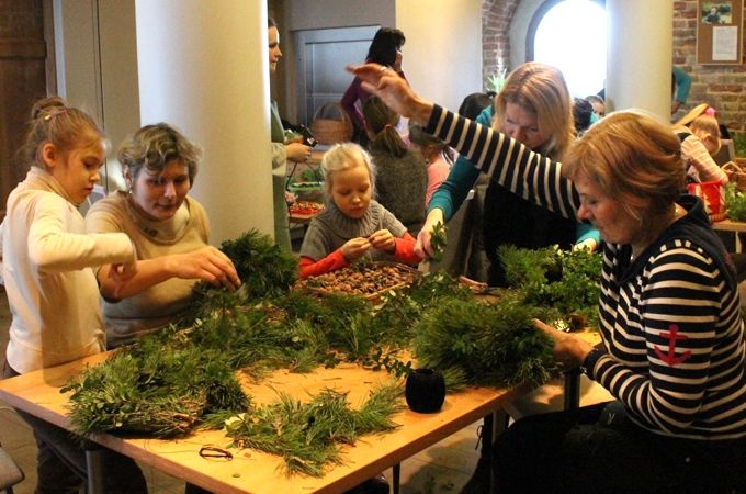 Tornī gatavos Adventes vainagus