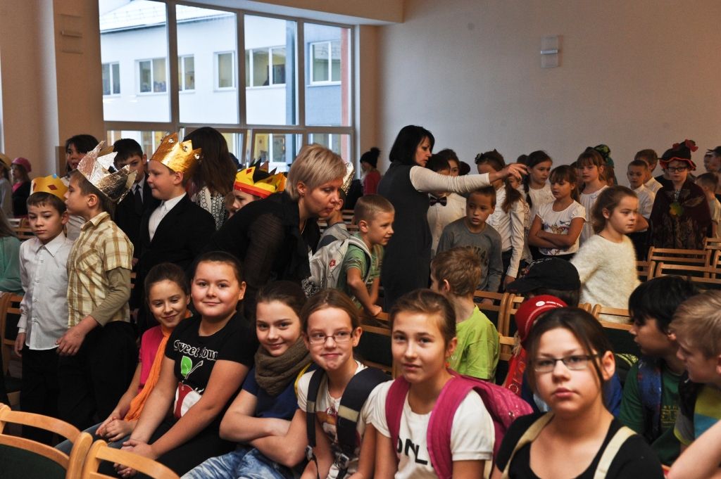 4.sākumskolas skolēni vienojas dziesmās Jelgavai (FOTO+VIDEO)