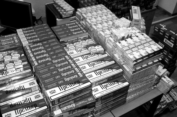 Ar 200 eiro Satiksmes ielā grib atpirkties par nelegālām cigaretēm; šorīt Latvijā – 43 ceļu satiksmes negadījumi