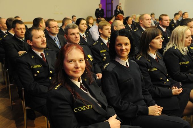 Valsts policijas gadadienā sveikti strādīgākie policijas darbinieki (FOTO)
