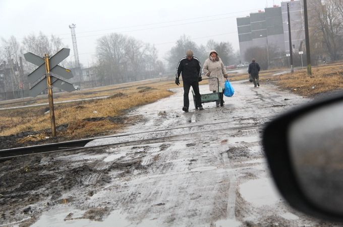 Prohorova ielā notriekta gājēja; avāriju izraisa 77 gadus vecs šoferītis; trīs mašīnas apzog Gailīšu pagastā