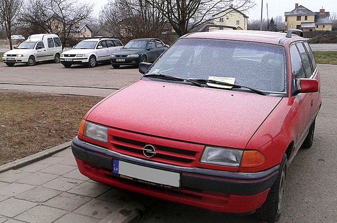 Risinājums iekšpagalmiem: stāvēšanas zīme ar papildzīmi