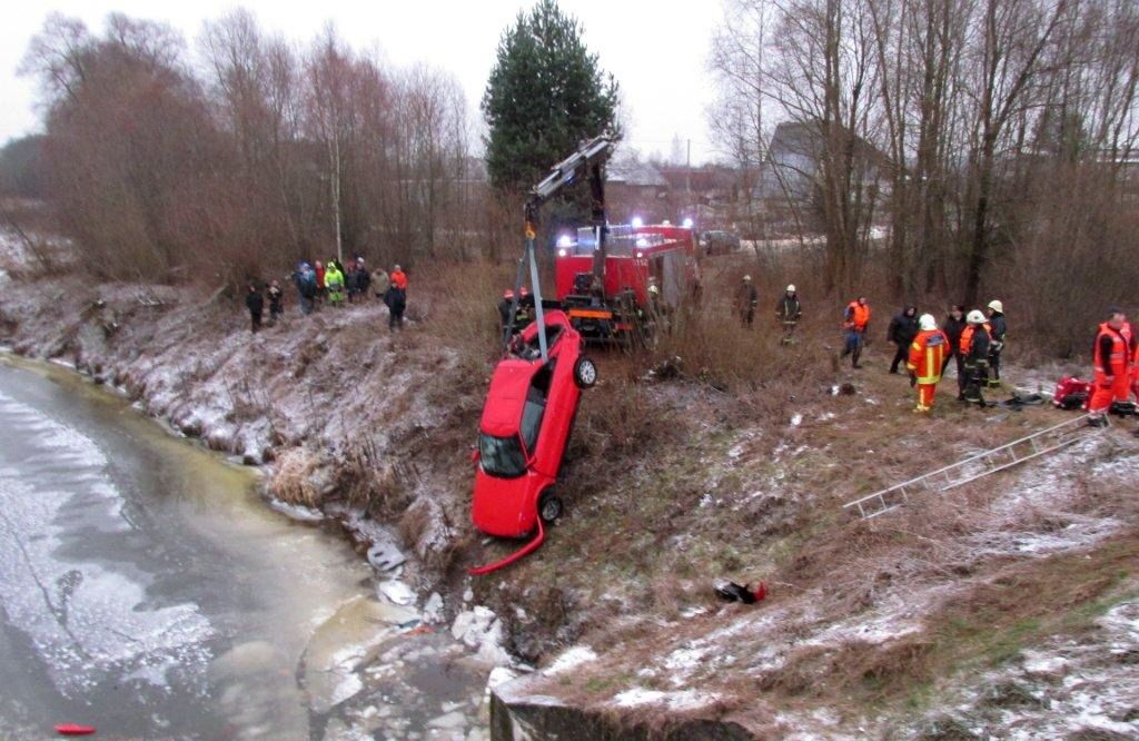 Traģiskā autoavārijā Garozā gājuši bojā divi cilvēki