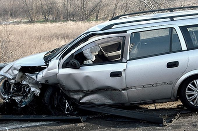 Uz Iecavas ceļa iet bojā autovadītājs; Bauskas ielā degusi dārza māja; Valgundē apzagta māja