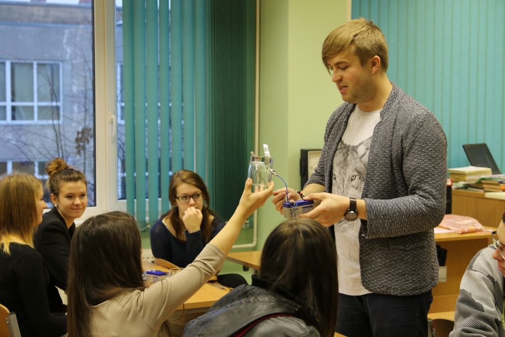 Jelgavas Tehnoloģiju vidusskola vienojas Inženieru dienā un tehniskā raksta stundā (FOTO)