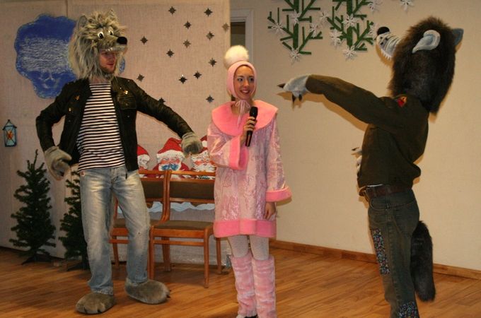 Integrācijas centrā bērni ieskandina Ziemassvētkus (FOTO)