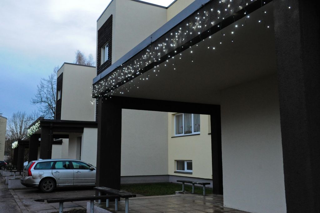 «Ziņas» vērtē cilvēku izdomu, izgaismojot savas mājas un pagalmus