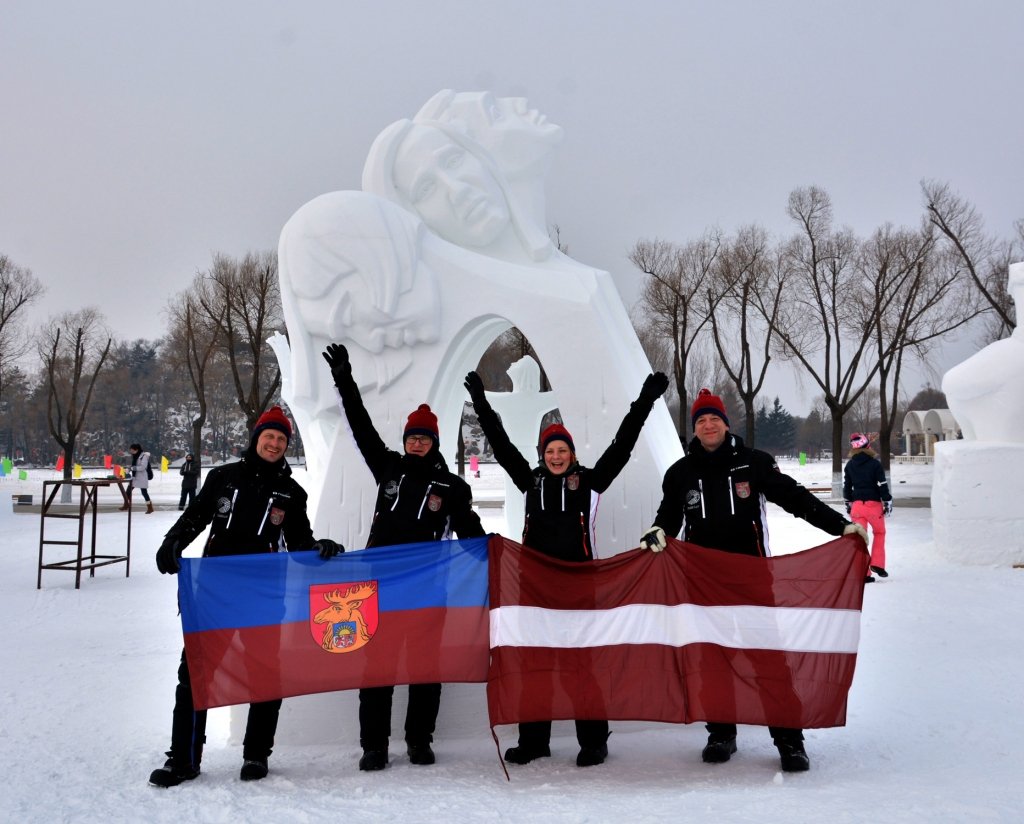 Jelgavnieku sniega skulptūra labākā arī Ķīnā (FOTO)