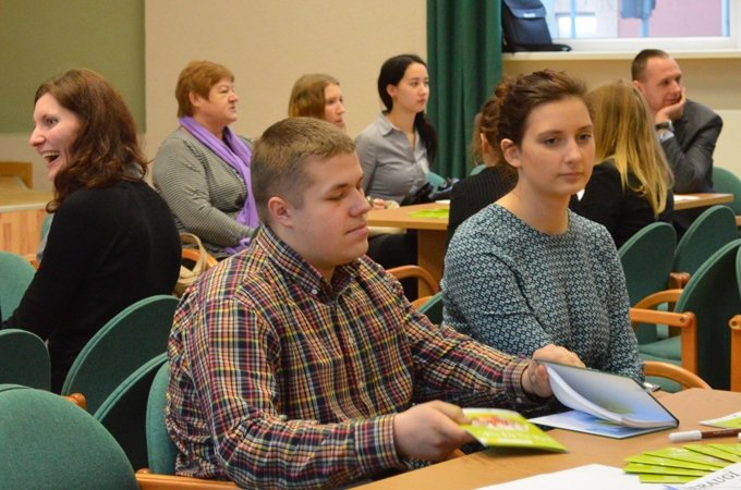 Strukturētā dialoga diskusijā «Kafija ar politiķiem» jaunieši tiekas ar deputātiem (FOTO)