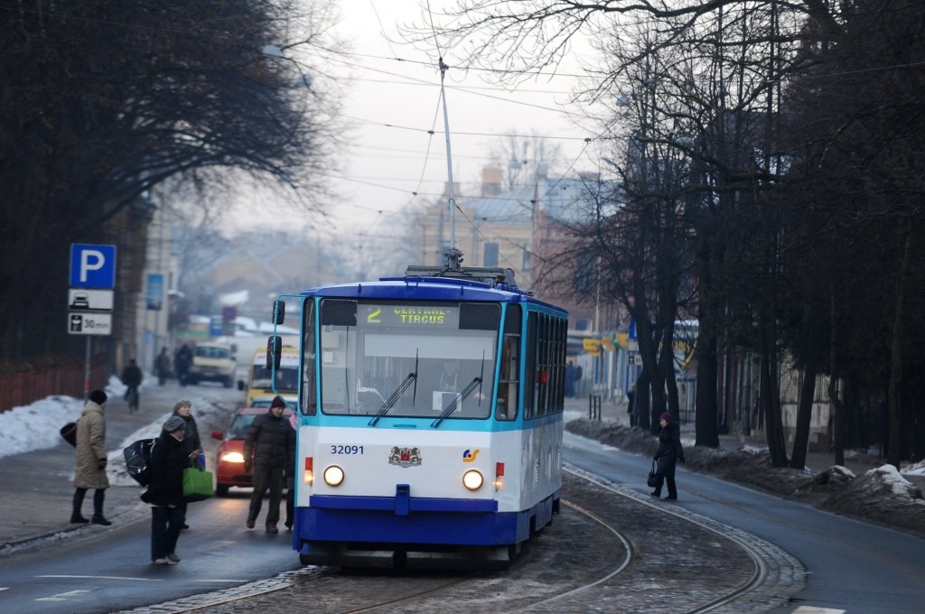 Tviterpērles par dārgajām biļetēm Rīgā: Sveikas kājas!