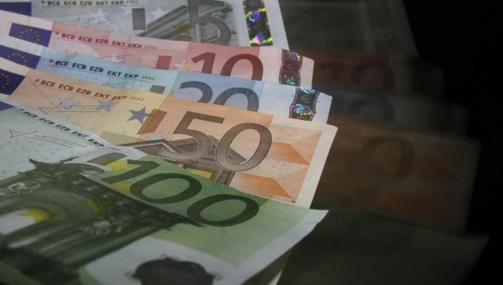Papildināta ar foto - Latvijas iedzīvotāji varēs aizdot naudu citām privātpersonām