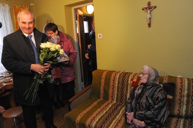 Jelgavniece Tekla Šepeļeva svin 105 gadu jubileju (FOTO)