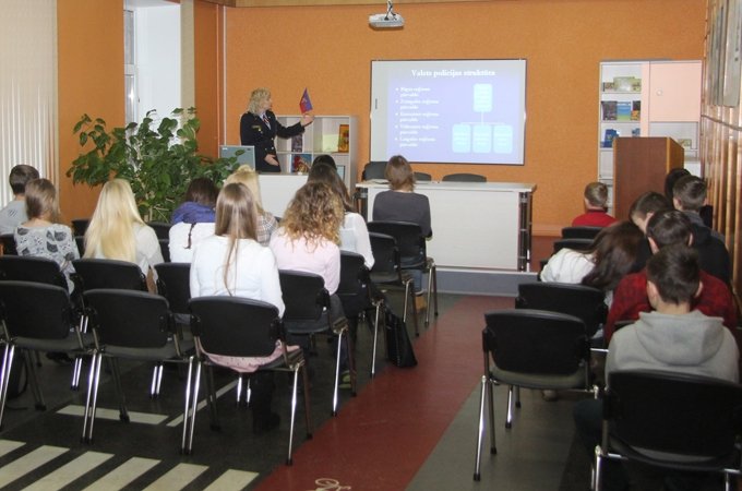 Jelgavas iecirknī šodien «ēnojas» 21 skolēns, Rāviņam – viena «ēna» (FOTO)