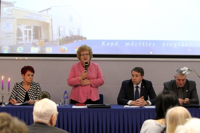 Jelgavas Pensionāru biedrības kopsapulcē viesojas Aija Barča, Uldis Augulis un Andris Siliņš (FOTO)