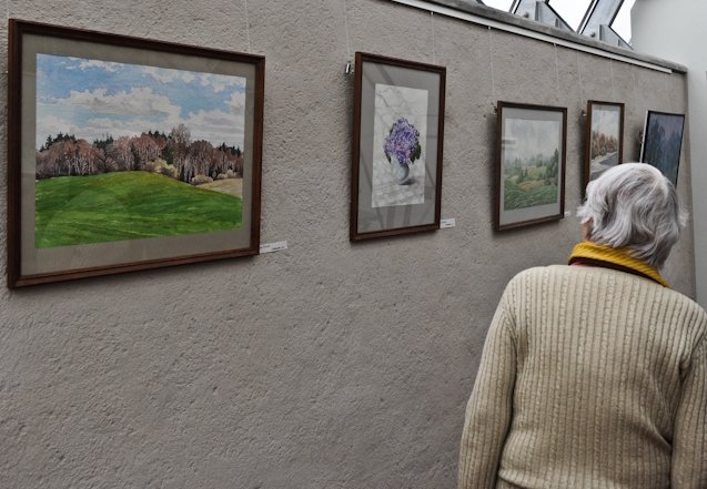 Atklāta mākslinieču Zikmaņu gleznu izstāde «Trīs māsas» (FOTO)