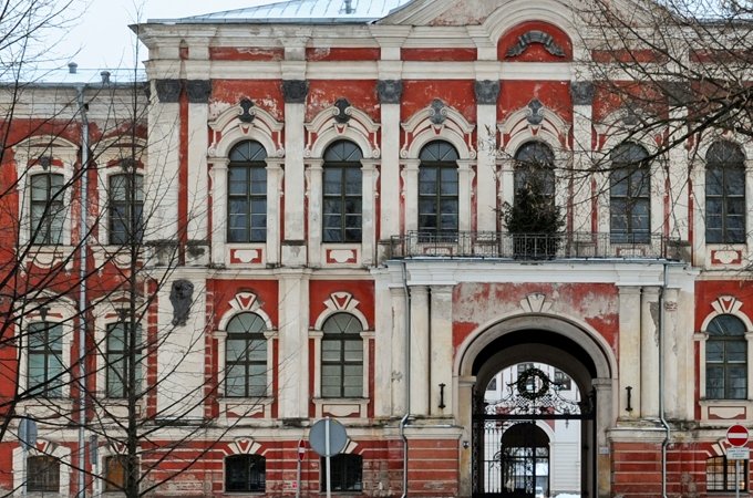 Izstrādā projektu pils logu un ārdurvju nomaiņai