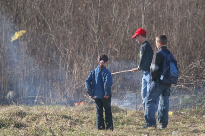 Šogad jau vairāki kūlas ugunsgrēki; fiziskām personām sods līdz 700 eiro