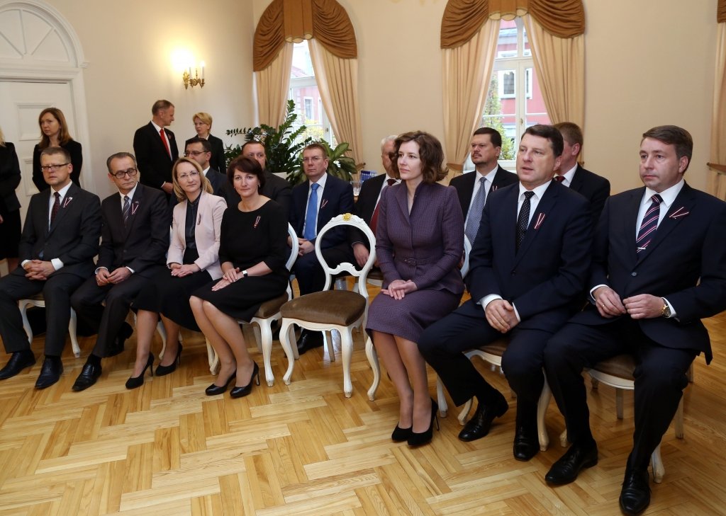 Dienas tēma: Padomdevēji aiz ministru mugurām
