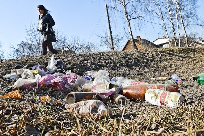 Dzēsti četri kūlas ugunsgrēki; pa nakti piemēslo grāvi