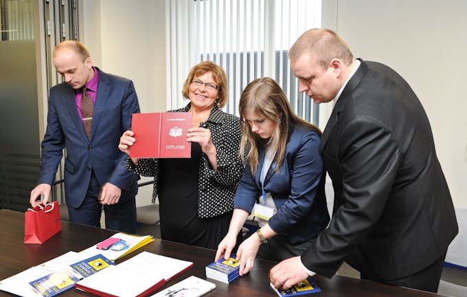 Uzņēmumā izlaidumu svin metālapstrādes duālās izglītības programmas jaunieši (FOTO)