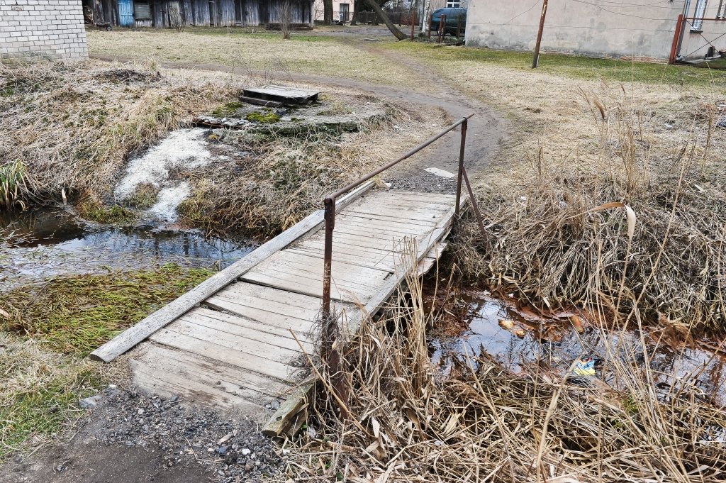 Kanalizācijas vads varētu novērst fekālo ūdeņu noplūdi Parka ielā (FOTO)