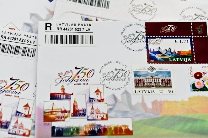Jelgavas jubilejas pastmarku var iegādāties tornī