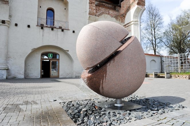 Pilsētas strūklakas «ieslēdz» vasaras sajūtu (FOTO)
