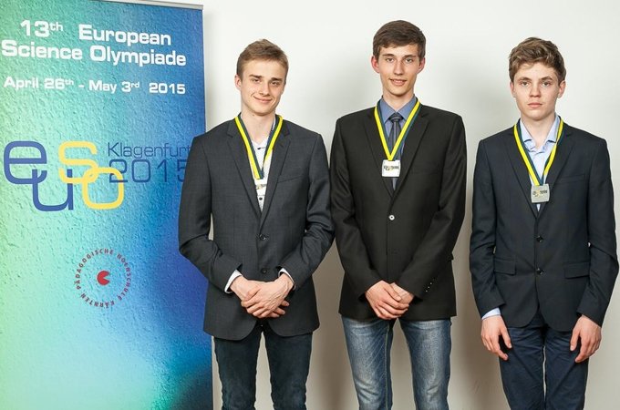 Junioru universitātes dalībnieki no EUSO 2015 pārved sudrabu un bronzu (FOTO)