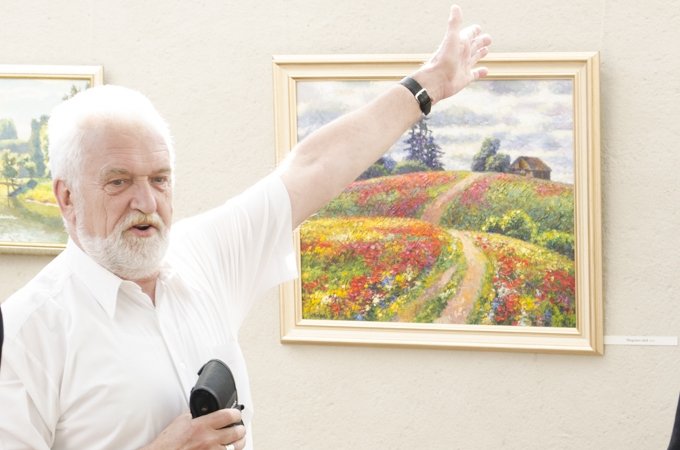 Sv.Trīsvienības baznīcas tornī atklāta Mārča Stumbra gleznu izstāde (FOTO)