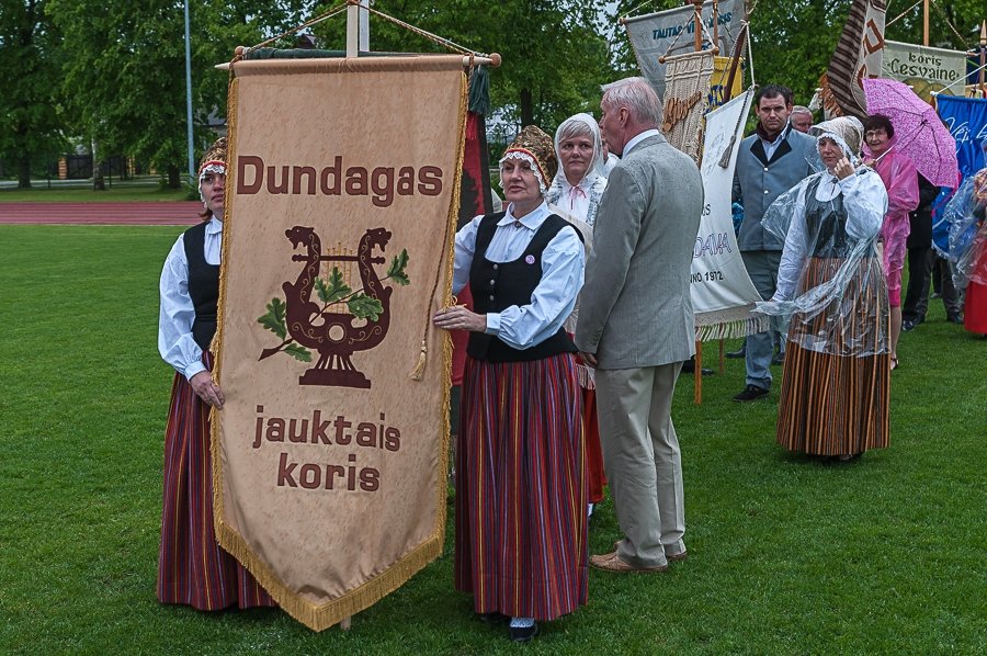 Ivars Cinkuss ar domubiedriem ceļ tiltu no IV Vispārējiem dziesmu svētkiem uz mūsdienām (FOTO)