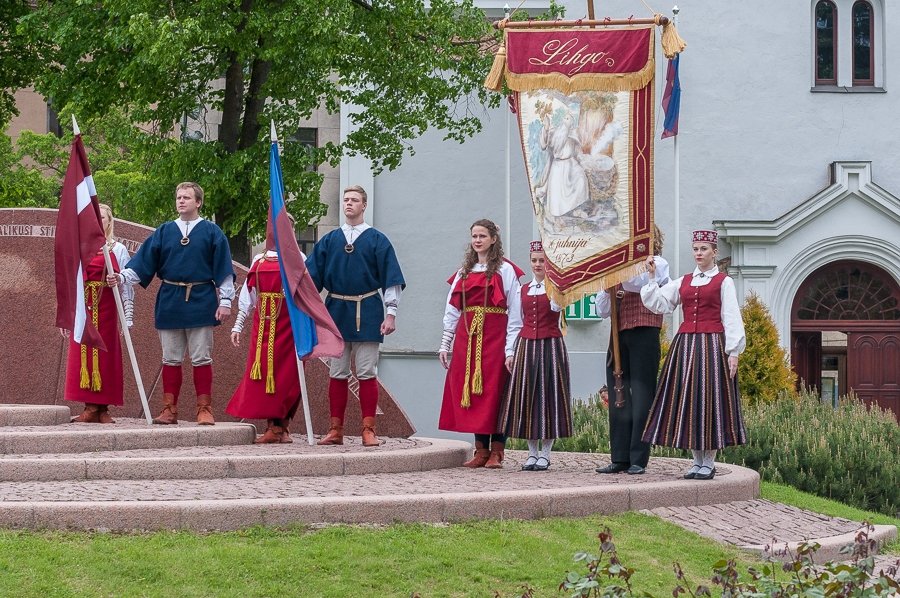 Sestdienas pēcpusdiena un nakts fotoattēlos (FOTO)